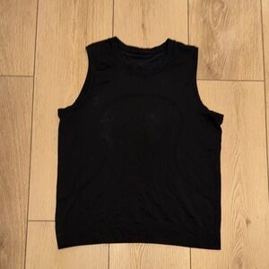 Lululemon Swiftly relaxed size 8 excellent condition